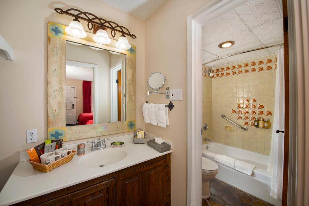 Queen Room with Two Queen Beds interior